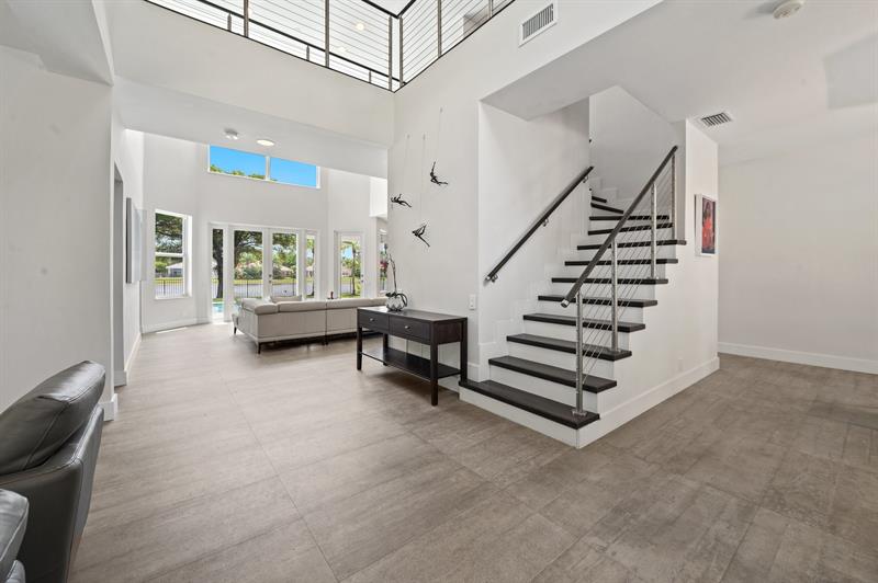 Image 6 of 56 For 2683 Meadowood Ct