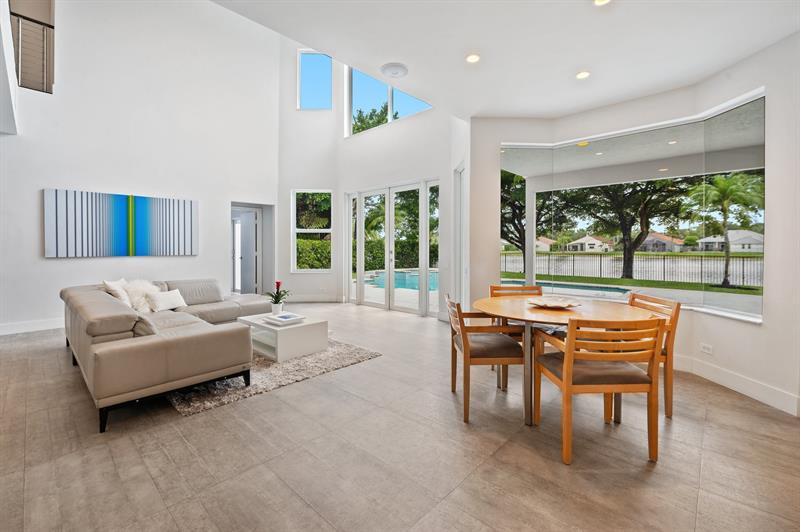 Image 7 of 56 For 2683 Meadowood Ct