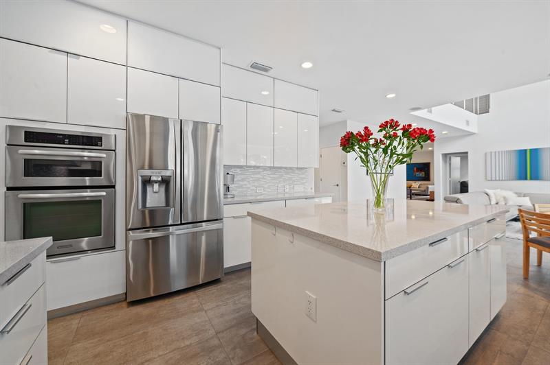 Image 9 of 56 For 2683 Meadowood Ct
