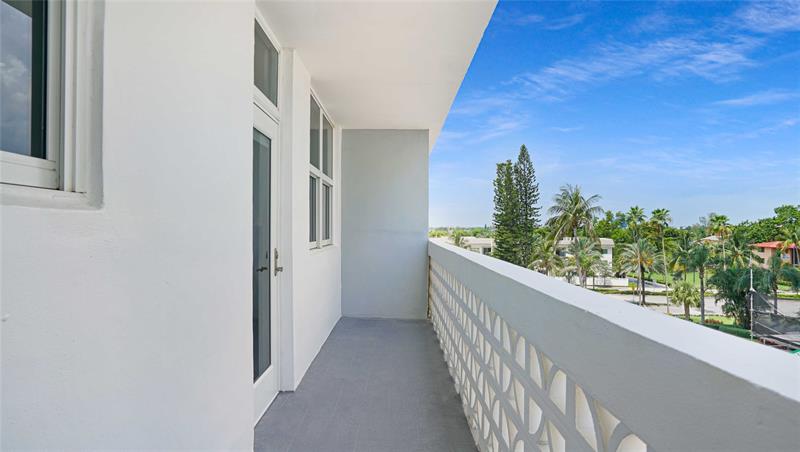 Image 4 of 42 For 4250 Galt Ocean Dr  4e