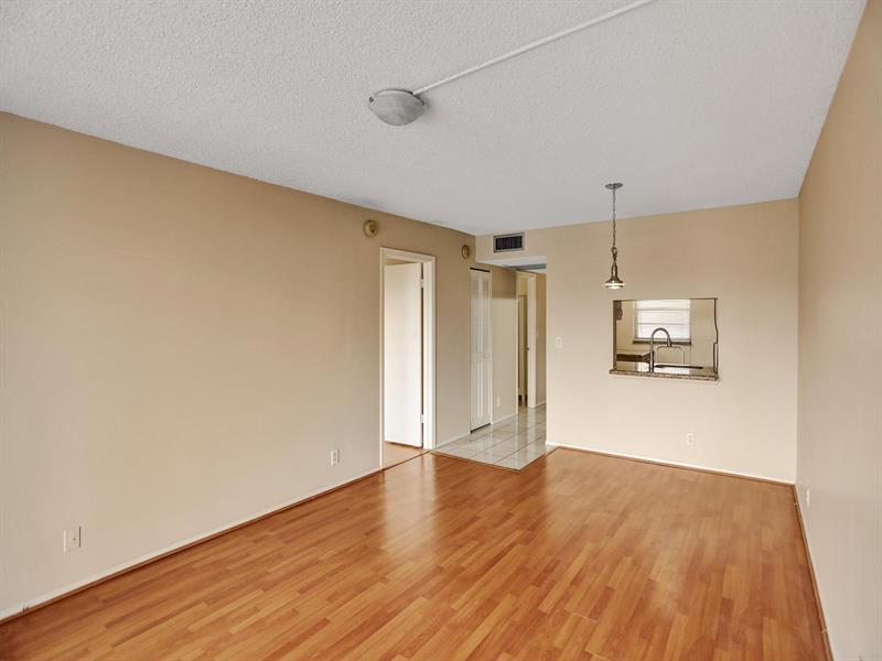 Image 10 of 45 For 9330 Lagoon Pl  301