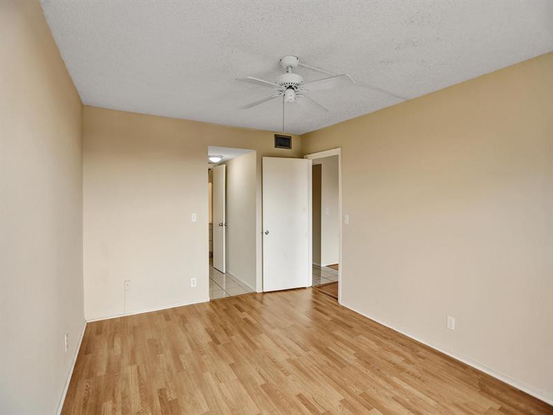 Image 13 of 45 For 9330 Lagoon Pl  301