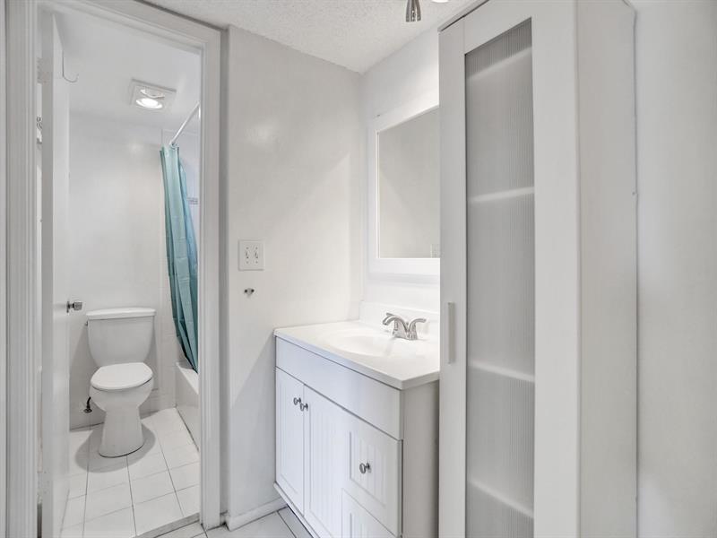 Image 16 of 45 For 9330 Lagoon Pl  301