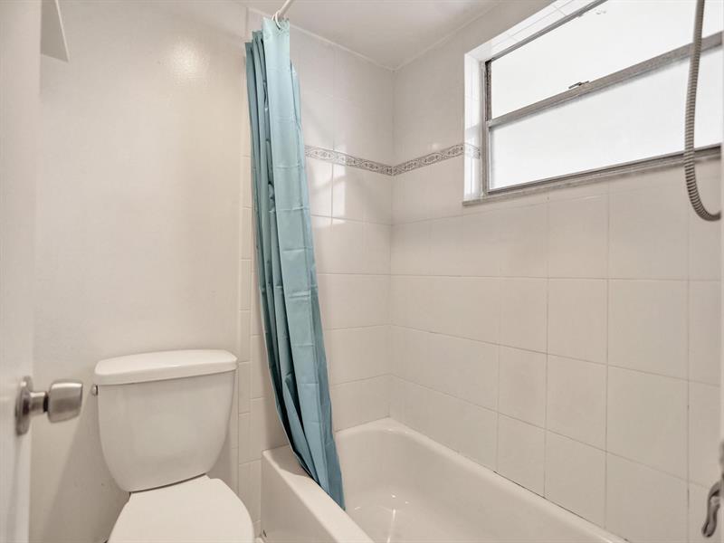 Image 19 of 45 For 9330 Lagoon Pl  301
