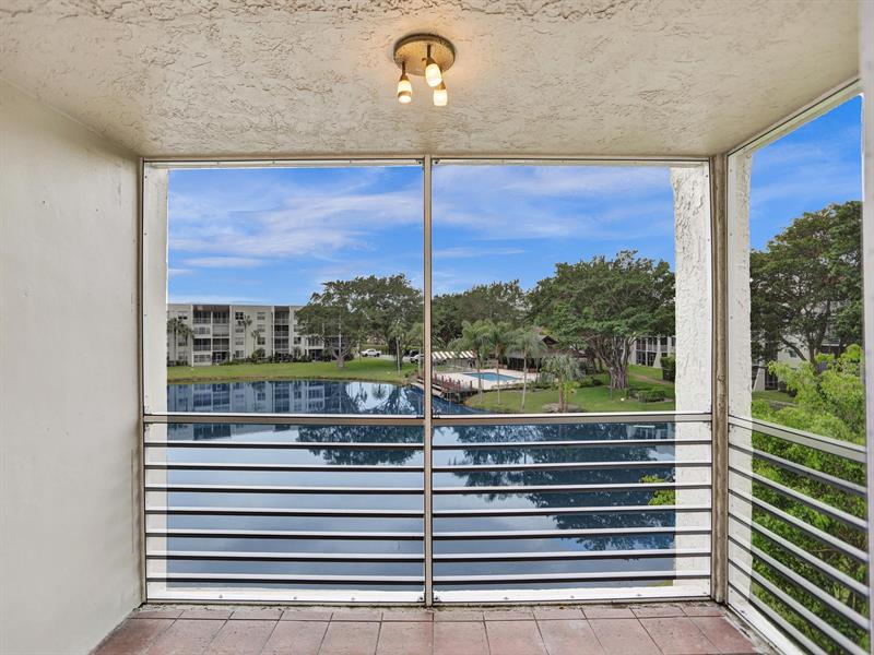 Image 21 of 45 For 9330 Lagoon Pl  301