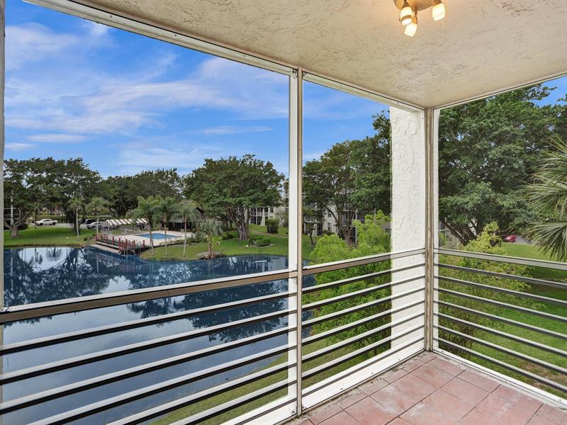 Image 22 of 45 For 9330 Lagoon Pl  301