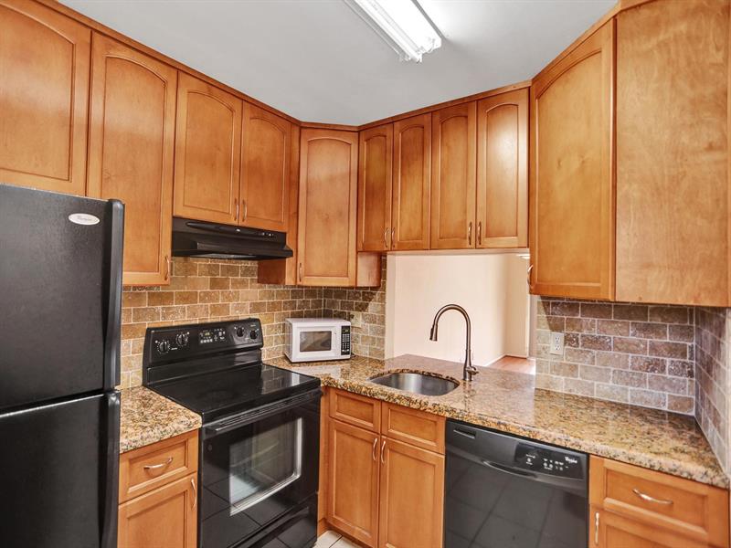 Image 6 of 45 For 9330 Lagoon Pl  301
