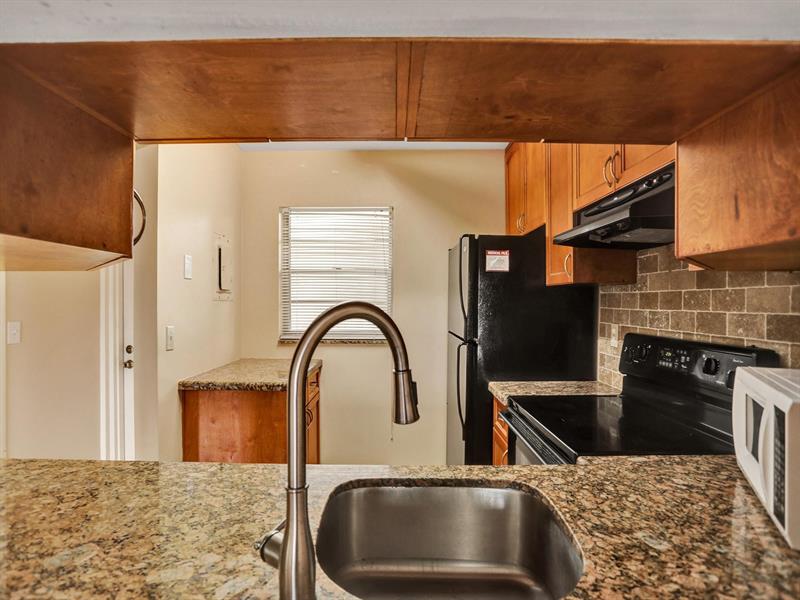 Image 8 of 45 For 9330 Lagoon Pl  301