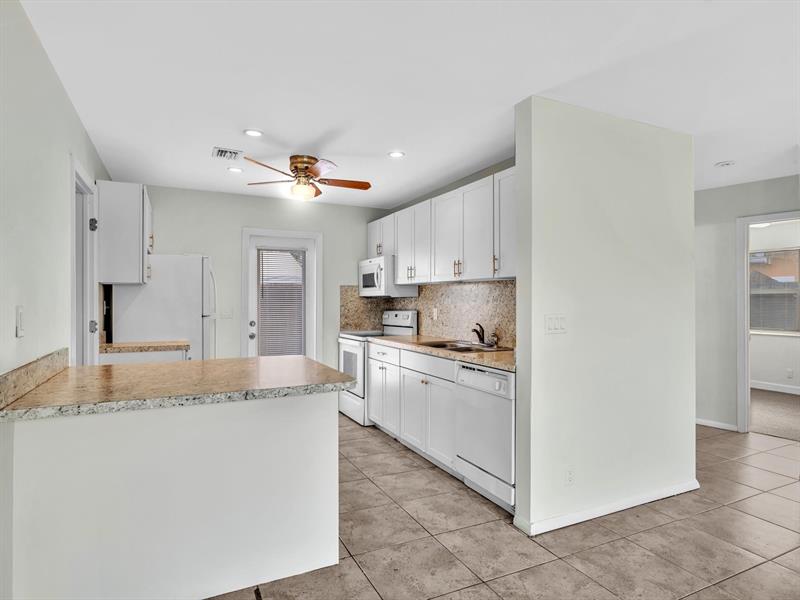 Image 11 of 47 For 1513 30th Ct
