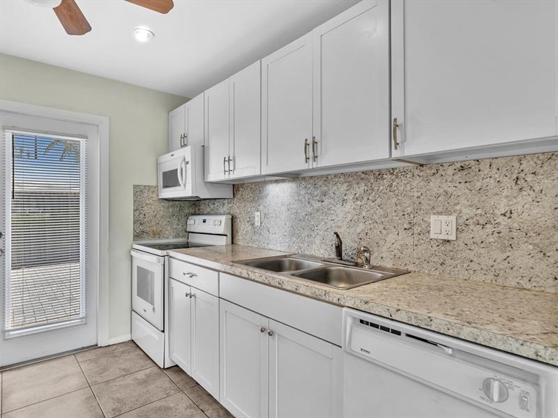 Image 15 of 47 For 1513 30th Ct