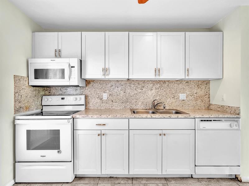 Image 18 of 47 For 1513 30th Ct