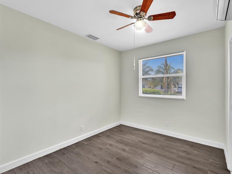Image 23 of 47 For 1513 30th Ct