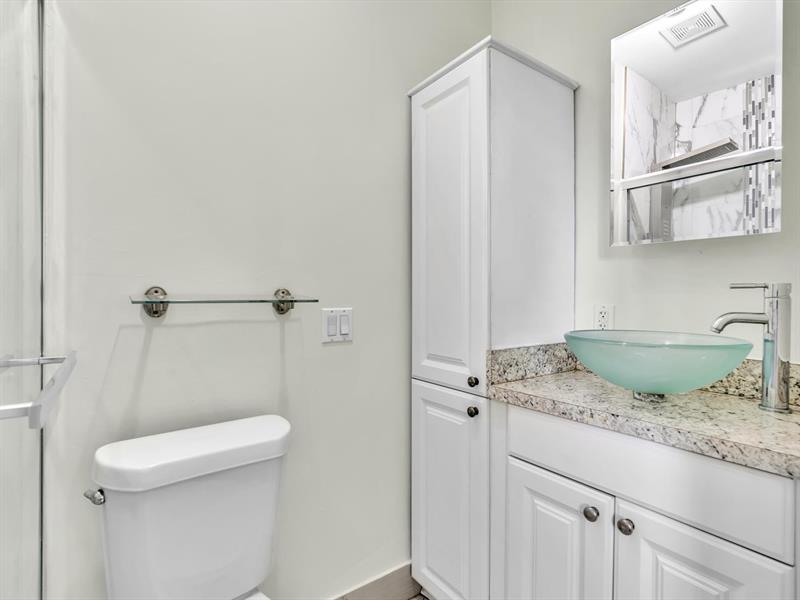 Image 26 of 47 For 1513 30th Ct