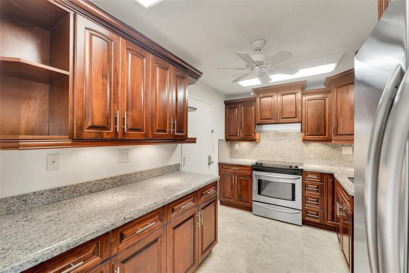 Image 7 of 34 For 10777 Sample Rd  805
