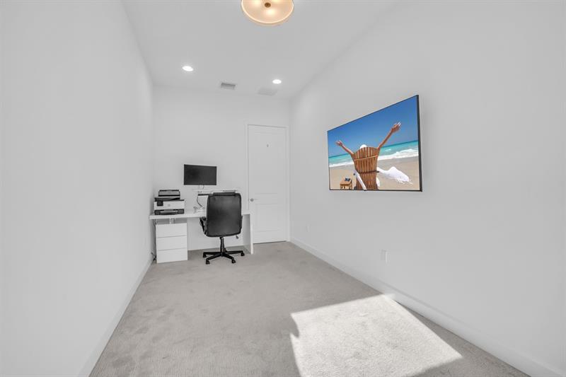 Image 33 of 48 For 11368 Apricot Valley Dr