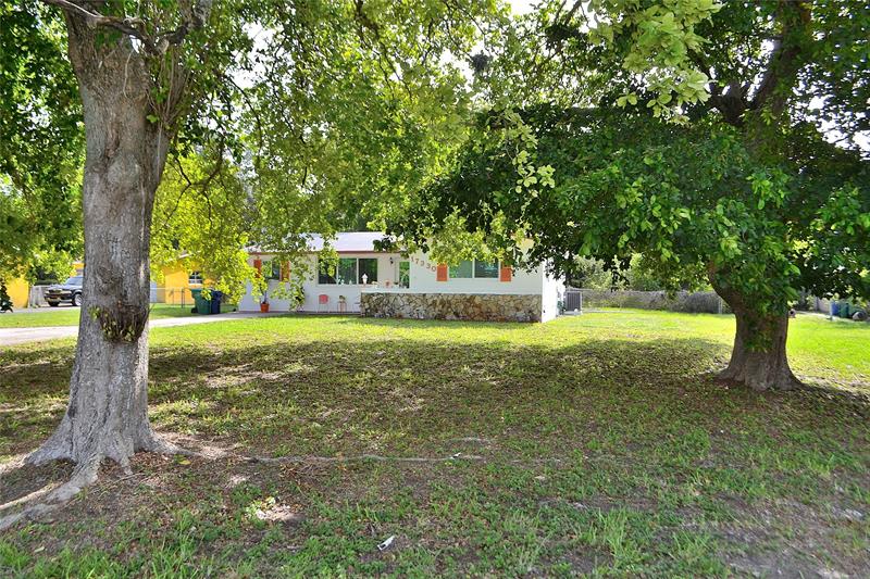 Image 16 of 22 For 17330 17th Ave