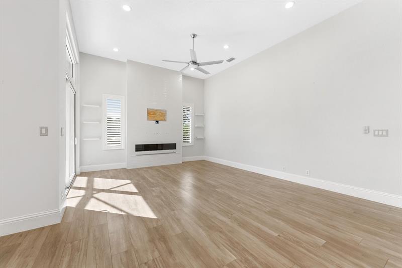 Image 11 of 50 For 6689 70th Pl