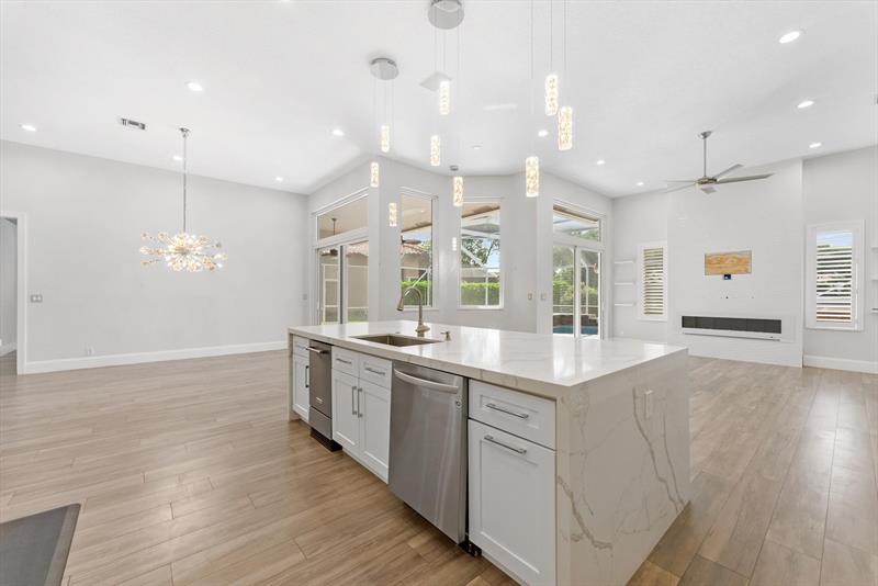 Image 13 of 50 For 6689 70th Pl