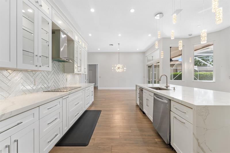 Image 18 of 50 For 6689 70th Pl