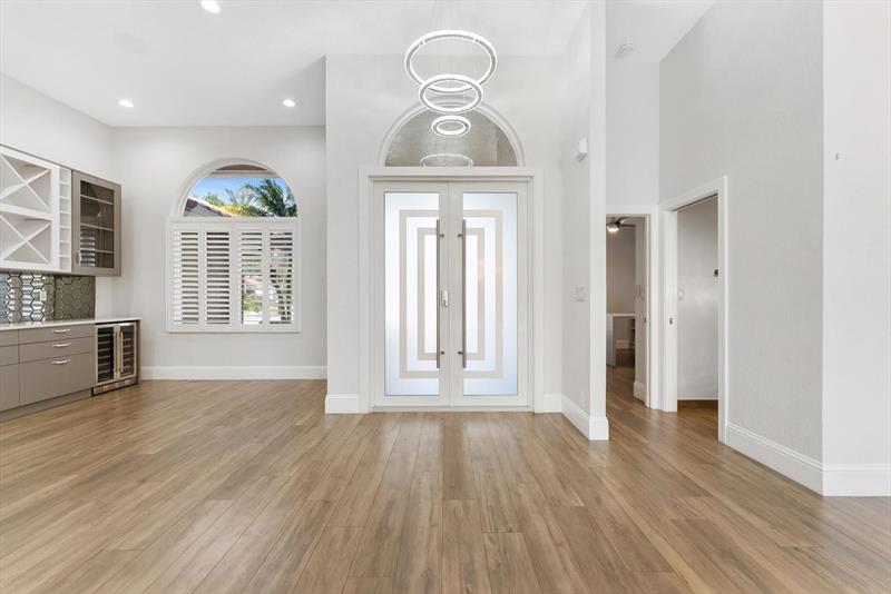 Image 19 of 50 For 6689 70th Pl