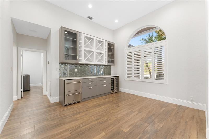 Image 21 of 50 For 6689 70th Pl