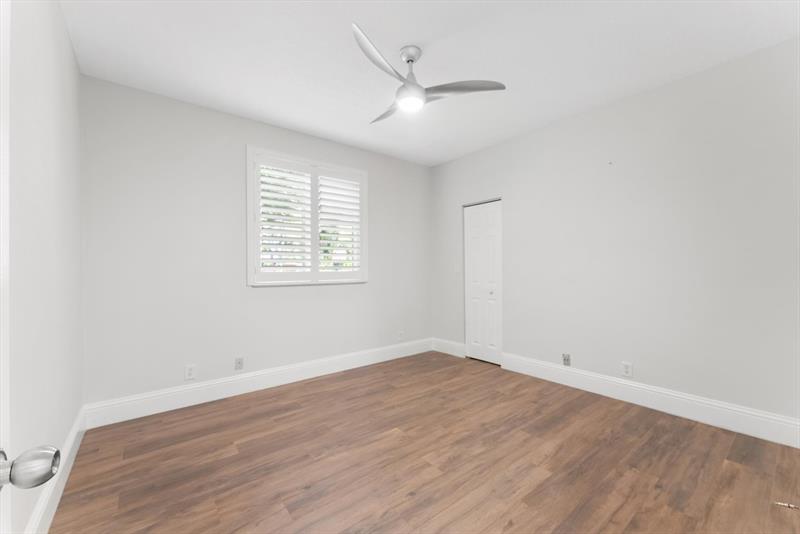 Image 32 of 50 For 6689 70th Pl