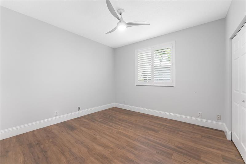 Image 35 of 50 For 6689 70th Pl