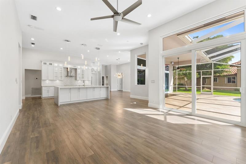 Image 9 of 50 For 6689 70th Pl