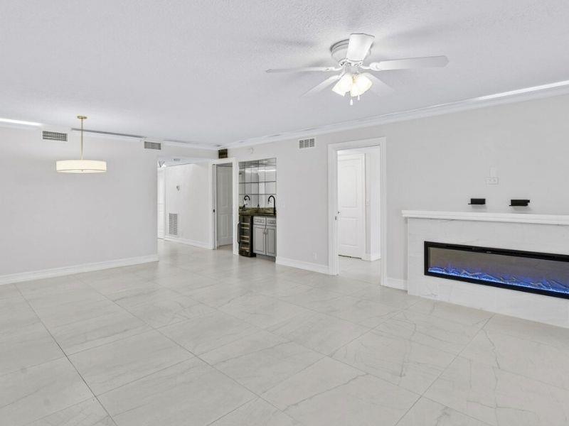 Image 19 of 49 For 5270 Fountains Dr  102