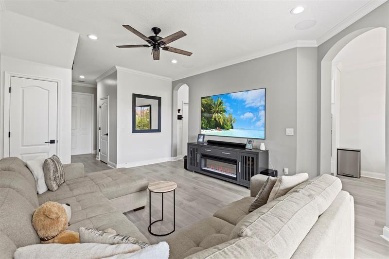Image 10 of 44 For 2504 Seminole Palms Dr  2504