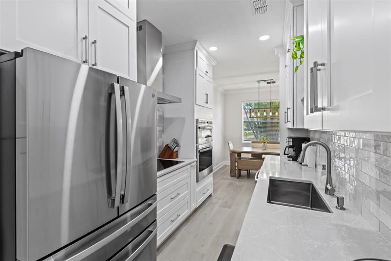 Image 14 of 44 For 2504 Seminole Palms Dr  2504