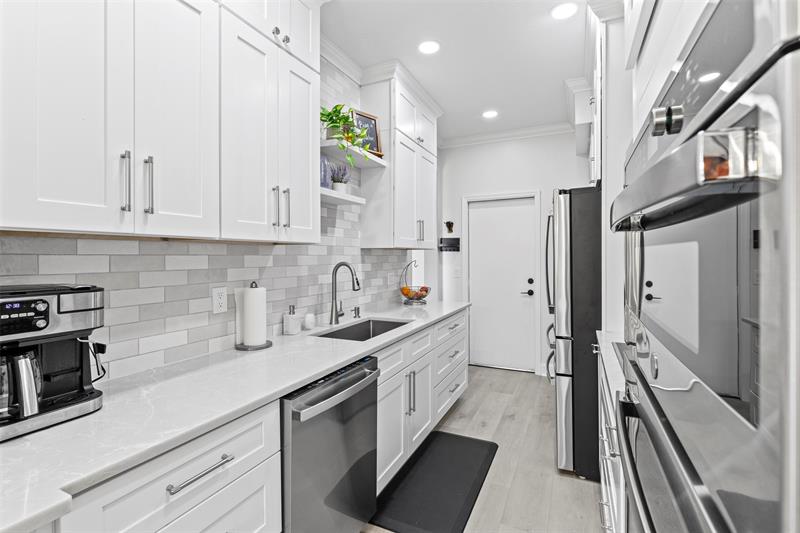 Image 15 of 44 For 2504 Seminole Palms Dr  2504