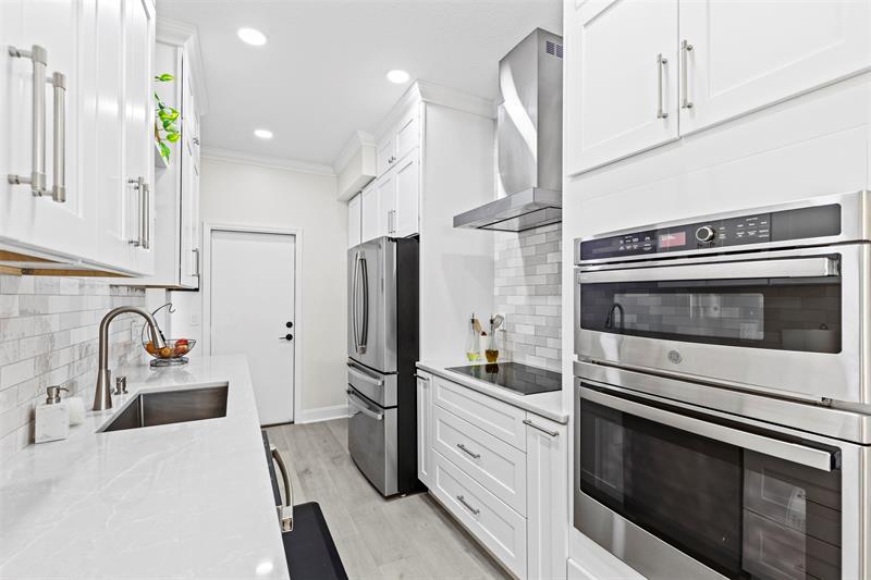 Image 16 of 44 For 2504 Seminole Palms Dr  2504
