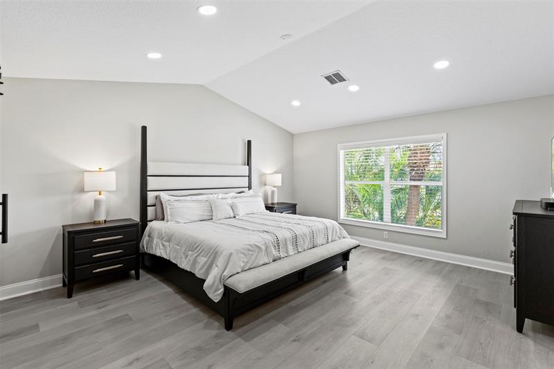 Image 18 of 44 For 2504 Seminole Palms Dr  2504