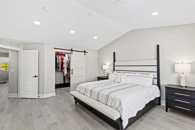 Image 19 of 44 For 2504 Seminole Palms Dr  2504