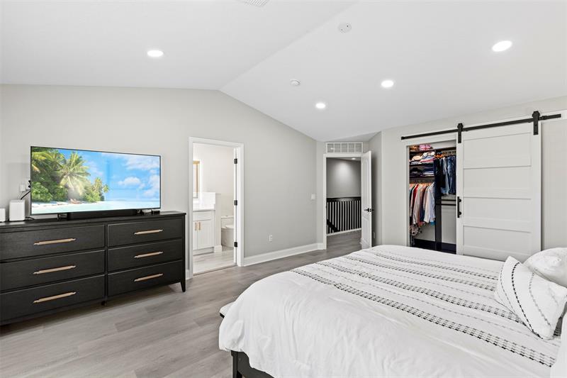 Image 20 of 44 For 2504 Seminole Palms Dr  2504