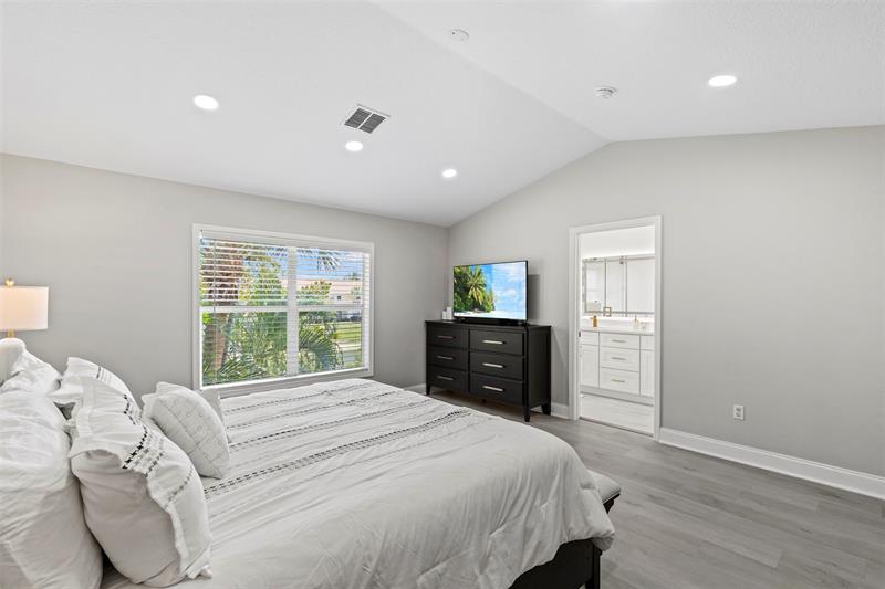 Image 21 of 44 For 2504 Seminole Palms Dr  2504