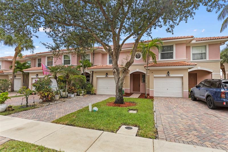 Image 4 of 44 For 2504 Seminole Palms Dr  2504