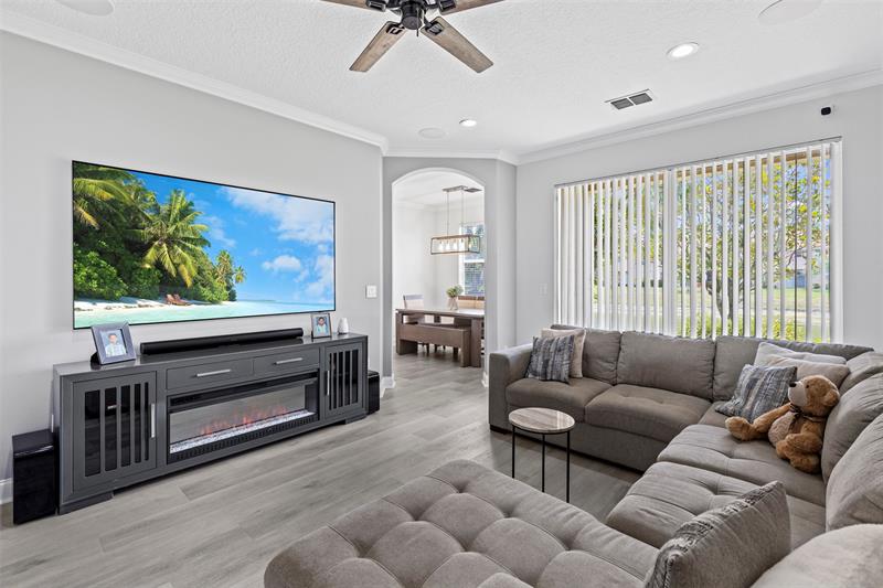 Image 7 of 44 For 2504 Seminole Palms Dr  2504