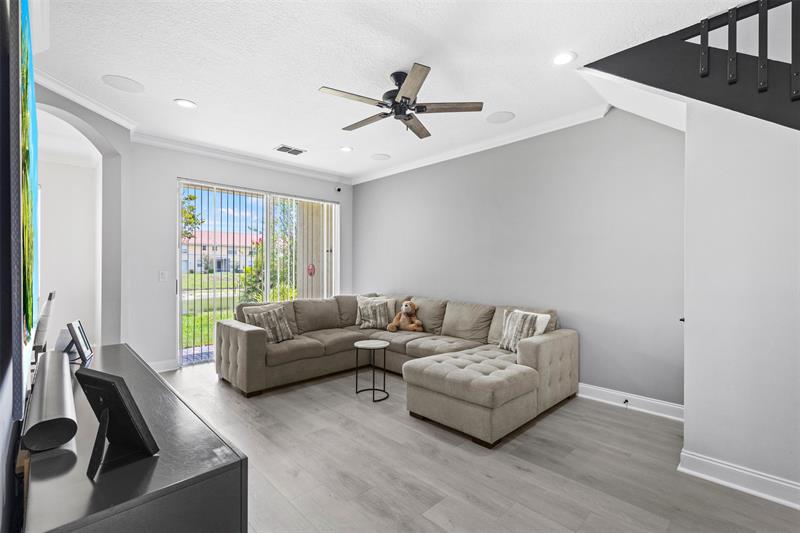 Image 8 of 44 For 2504 Seminole Palms Dr  2504