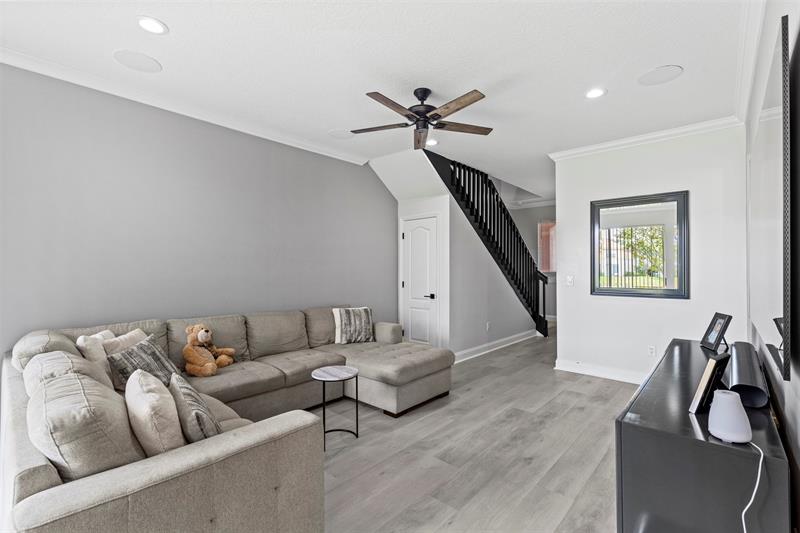 Image 9 of 44 For 2504 Seminole Palms Dr  2504