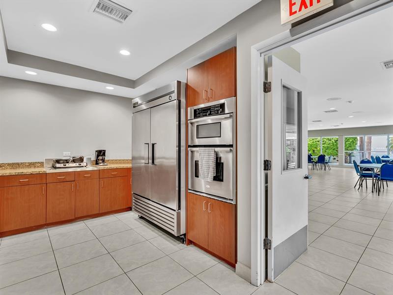 Image 40 of 61 For 3300 36th St  302