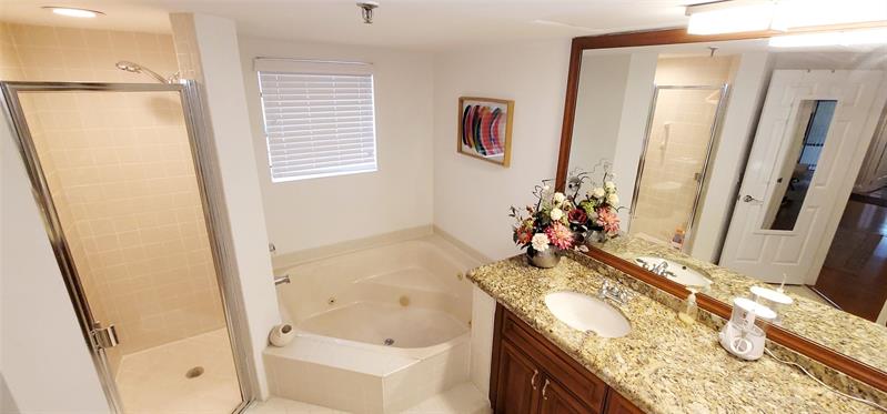 Image 11 of 25 For 7519 La Paz Boulevard  201