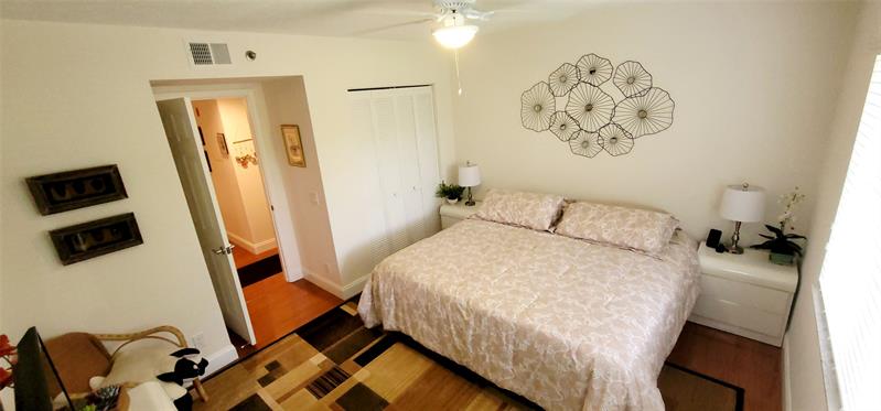 Image 17 of 25 For 7519 La Paz Boulevard  201