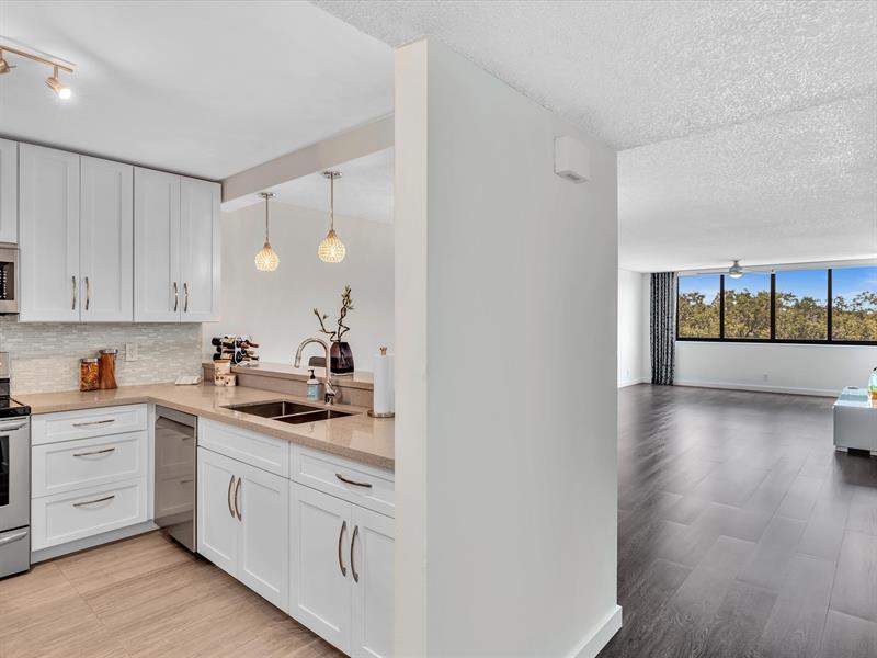 Image 11 of 85 For 8010 Hampton Blvd  403
