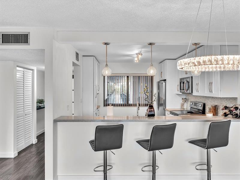 Image 12 of 85 For 8010 Hampton Blvd  403