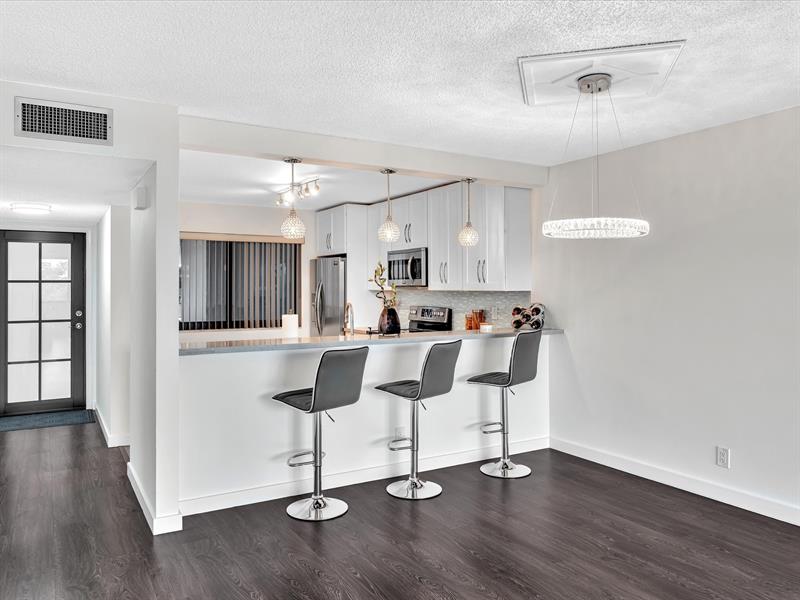 Image 15 of 85 For 8010 Hampton Blvd  403