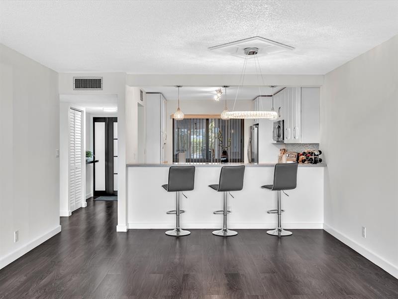 Image 16 of 85 For 8010 Hampton Blvd  403