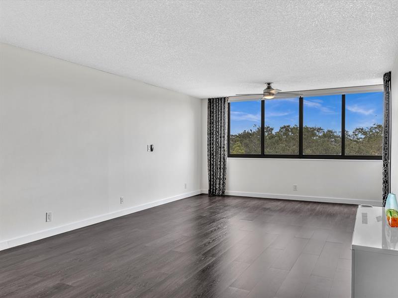 Image 20 of 85 For 8010 Hampton Blvd  403