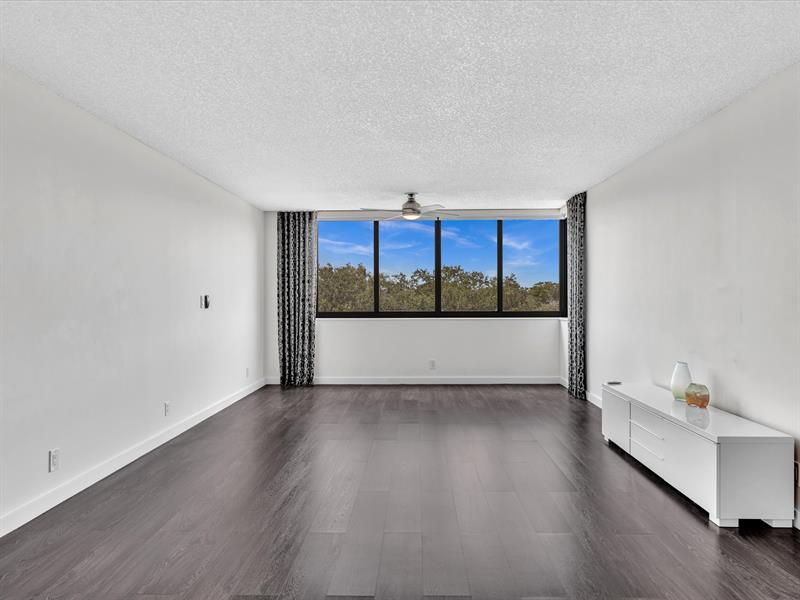 Image 24 of 85 For 8010 Hampton Blvd  403